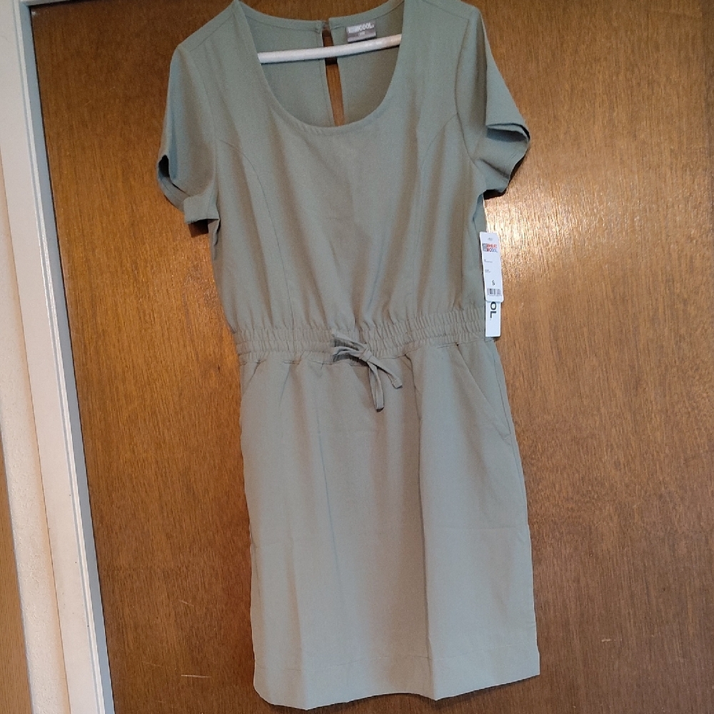 Spring Sage Green Midi Dress with Pockets